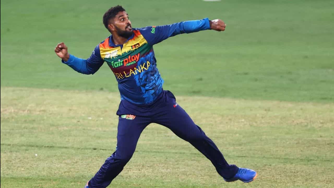 అంటే హసరంగకు ఆర్సీబీ ఫ్రాంచైజీ ఇచ్చిన మొత్తం రూ.10.75 కోట్లు. ఇప్పుడు శ్రీలంక స్పిన్ ఆల్ రౌండర్ను SRH ఫ్రాంచైజీ కేవలం రూ. 1.5 కోట్లకు కొనుగోలు చేసింది.