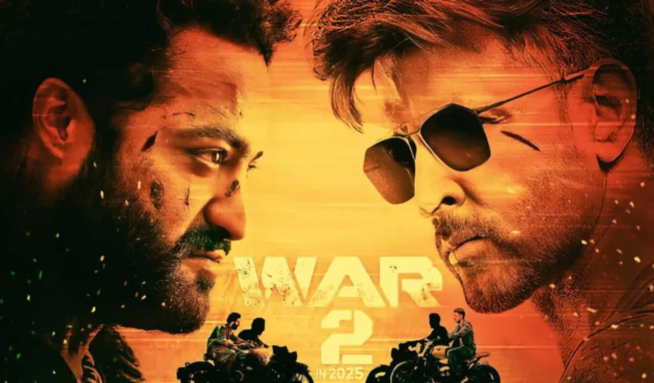 గ్లామర్ యాంగిల్లో మాత్రమే కాదు, ఫ్యూచరిస్టిక్ యాంగిల్లోనూ ఫైటర్ ట్రైలర్ని చూస్తున్నారు మరికొందరు. హృతిక్ హీరోగా తెరకెక్కే నెక్స్ట్ మూవీ వార్2. ఇందులో తారక్ కీ రోల్ చేస్తున్నారు.ఇటీవలే వార్2 మూవీని స్టార్ట్ చేశారు అయాన్ ముఖర్జీ. వచ్చే ఏడాది రిపబ్లిక్ డేకి రిలీజ్ అయ్యే ఫైటర్, సమ్మర్లో రిలీజ్ అయ్యే దేవర కలెక్షన్లు... వార్2 ప్రీ రిలీజ్ బిజినెస్ మీద ప్రభావం చూపిస్తాయన్నది ట్రేడ్ పండిట్స్ మాట.
