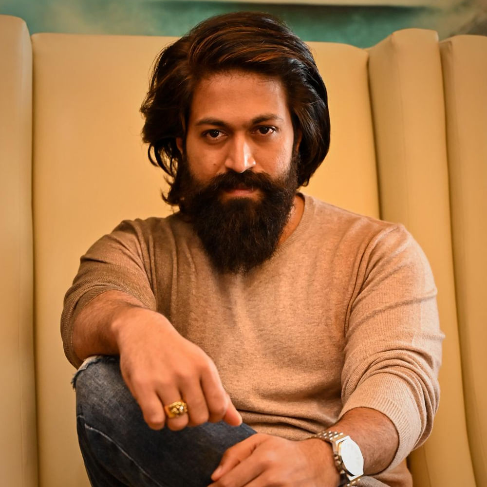 KGF 3: కేజీఎఫ్ 3 తప్పకుండా వస్తుందని మరోసారి ఖరారు చేసారు దర్శకుడు ప్రశాంత్ నీల్. ఈ సినిమా స్క్రిప్ట్ సిద్ధంగా ఉందని.. కానీ ఆ సినిమాను తాను తెరకెక్కిస్తానో లేదో అంటూ ట్విస్ట్ ఇచ్చారు ప్రశాంత్ నీల్. యష్ మాత్రం అందులో ఉంటారనే విషయం కన్ఫర్మ్ చేసారు. నిజానికి కెజిఎఫ్ 2 అయిపోయినపుడే పార్ట్ 3 స్క్రిప్ట్ కూడా సిద్ధం చేసామని.. అయితే అది రావడానికి ఇంకా చాలా టైమ్ ఉందని చెప్పారు ప్రశాంత్ నీల్. 