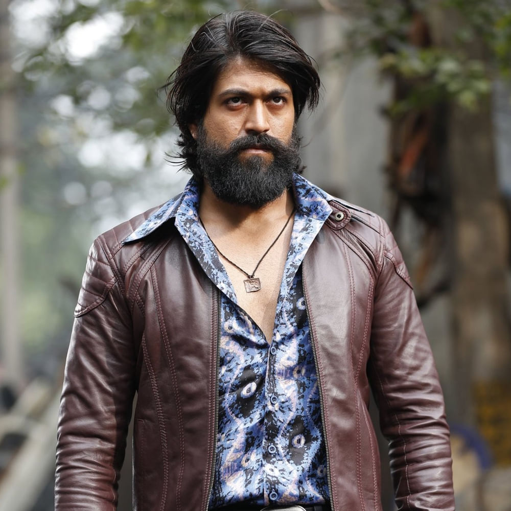 కేజియఫ్ 3కి ప్రశాంత్ నీల్ దర్శకుడుగా ఉండకపోతే మాత్రం ప్రాజెక్ట్కు అంత క్రేజ్ రాదు. అయితే దర్శకుడిగా తాను ఉన్నా లేకపోయినా యష్ మాత్రం ఉంటారని తేల్చేసారు ప్రశాంత్. అదిప్పుడు ఉంటుందా.. తర్వాత తెరకెక్కుతుందా అనేది మాత్రం సస్పెన్స్. కాస్త లేటైనా రాఖీ భాయ్ మళ్లీ రావడం మాత్రం పక్కా. ఆ మధ్య విడుదలైన కేజియఫ్ 2 వన్ ఇయర్ ట్రైలర్లోనూ పార్ట్ 3కి లీడ్ ఇచ్చారు మేకర్స్.