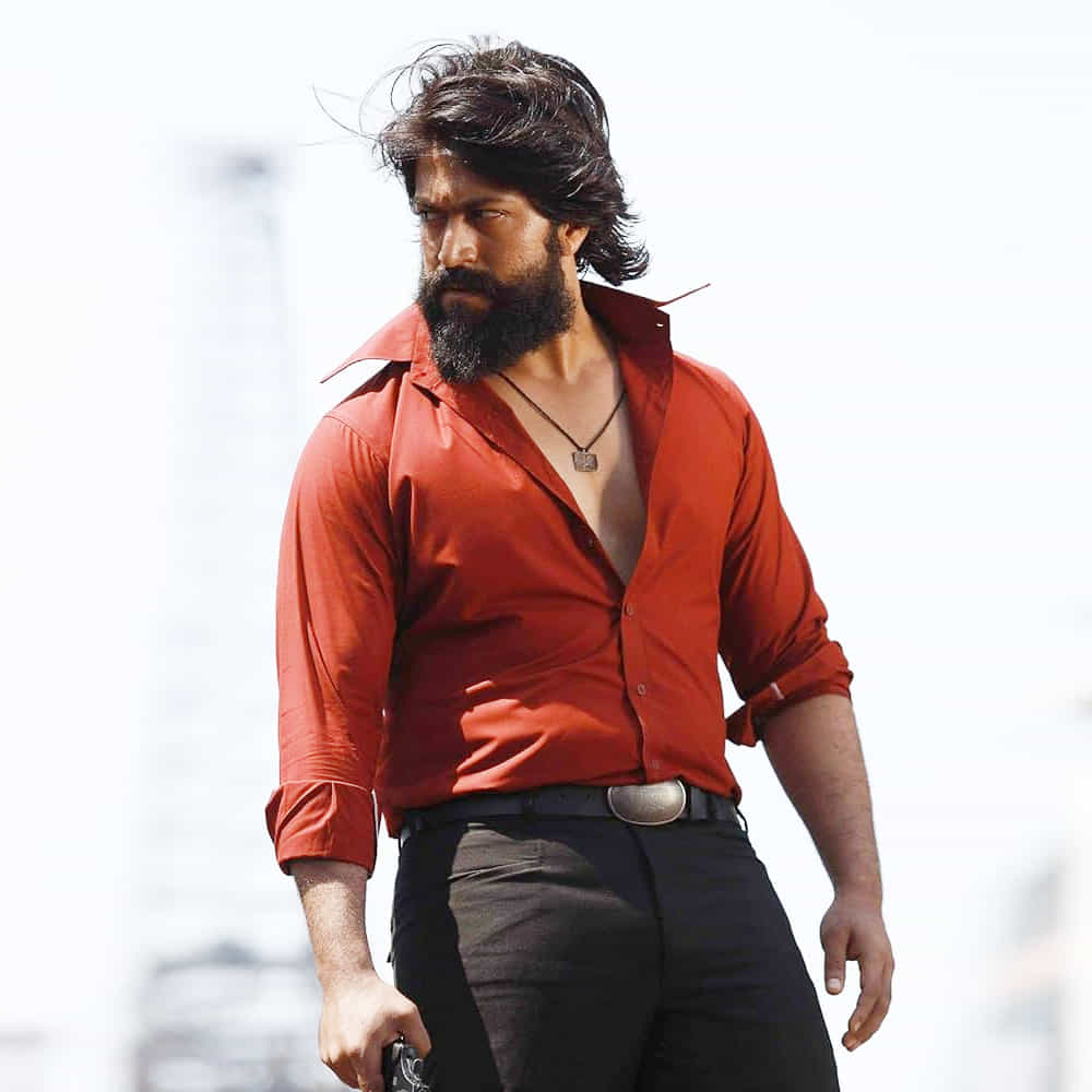 మలయాళ దర్శకురాలు గీతూ మోహన్ దాస్ తో యష్ నెక్స్ట్ సినిమా ఉంటుందని చాలా రోజుల నుంచి వార్తలు వినిపిస్తూనే ఉన్నాయి. ఈమె చెప్పిన మాఫియా స్టోరీ యష్ కు బాగా నచ్చింది. పైగా ప్యాన్ ఇండియా మార్కెట్ నిలబడాలంటే.. మాఫియా కథను మించిన బ్యాక్ డ్రాప్ మరొకటి లేదని నమ్ముతున్నారు ఈ హీరో.