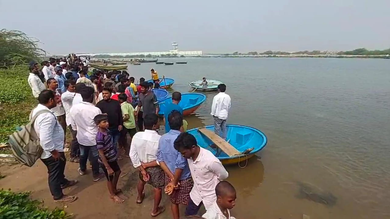 మొదటి స్థానంలో నిలిచిన వారికి 10వేలు, రెండో స్థానం సాధించిన వారికి 5వేలు, మూడో స్థానంలో ఉన్నవారికి 3వేల రూపాయల బహుమతిని అందించారు.