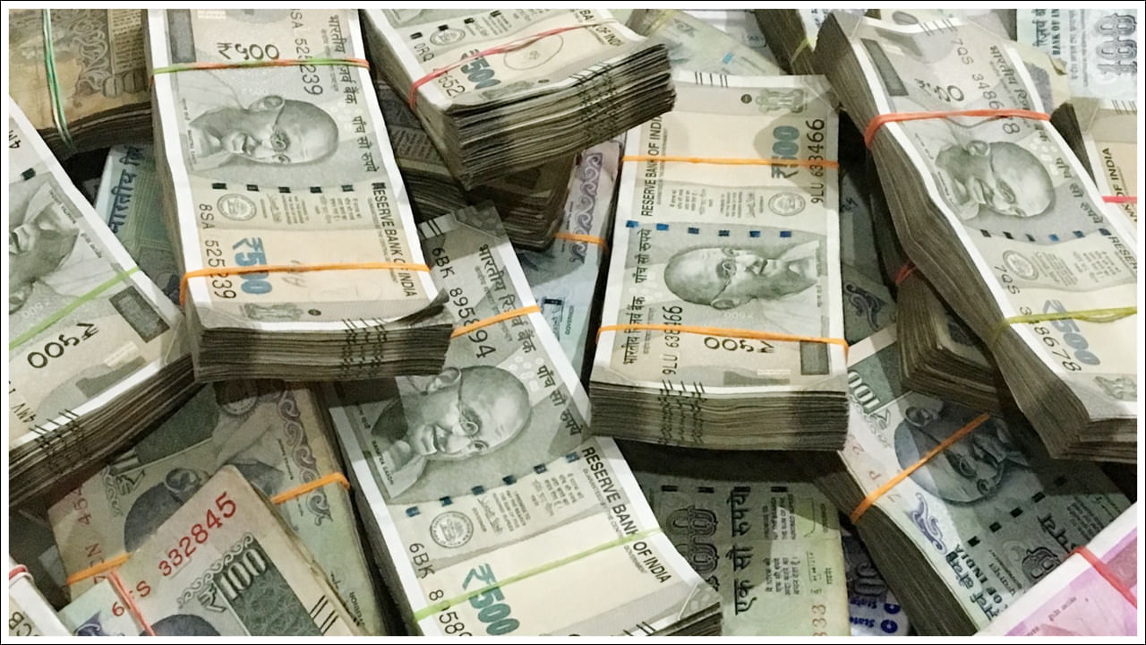 7th Pay Commission: కేంద్ర ప్రభుత్వ ఉద్యోగులకు డీఏ పెంపు ఉంటుందా? ఆ బకాయిల సంగతేంటి?