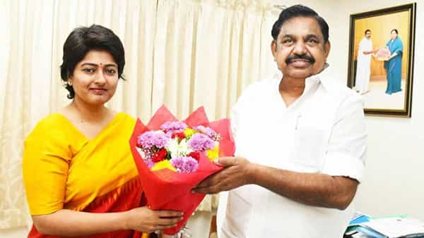 Actress Gayathri Raghuram: అన్నాడీఎంకే పార్టీలో చేరిన సినీ నటి గాయత్రి రఘురాం.. ఎప్పుడో చేరాల్సింది. కానీ..
