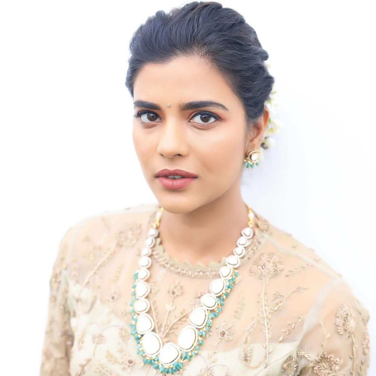 ఐశ్వర్య రాజేష్.. తెలుగు ప్రేక్షకులకు సుపరిచితమైన హీరోయిన్. అచ్చమైన తెలుగమ్మాయి కానీ తమిళంలోనే ఎక్కువగా సినిమాలు చేసిన హీరోయిన్.