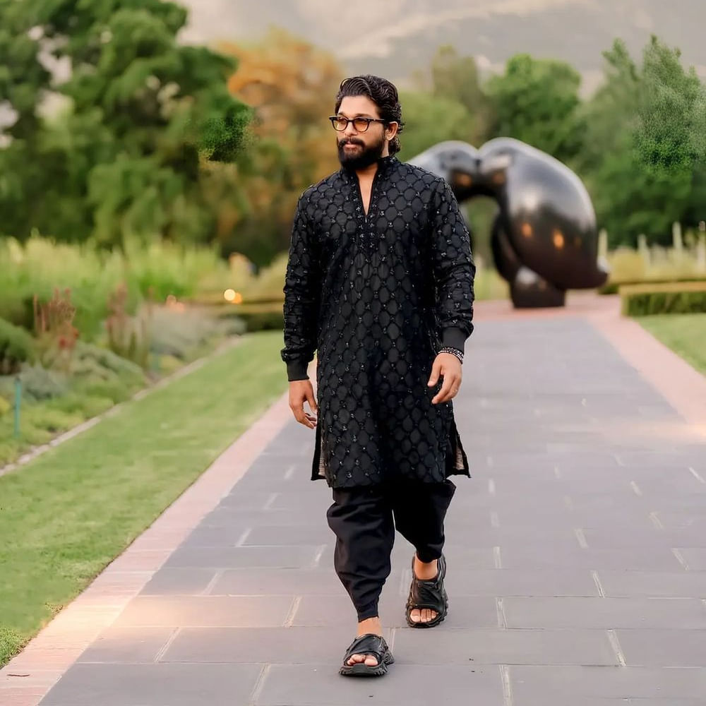 అయితే బోయపాటి తర్వాతి సినిమా బన్నీతోనే అయినా.. అల్లు అర్జున్ తర్వాతి సినిమా మాత్రం అట్లీతో ఉండే ఛాన్స్ ఉంది. ఆ ప్రాజెక్ట్ అయ్యాక బోయపాటి సినిమాపై ఫోకస్ చేయనున్నారీయన.