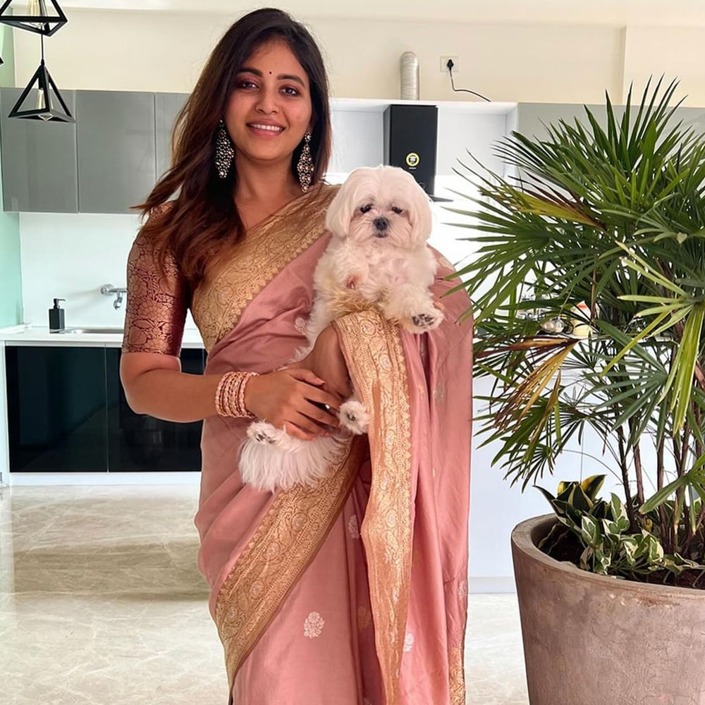 మరీ ముఖ్యంగా ఈ వెబ్ సిరీస్ కారణంగానే అంజలి కెరీర్ వెలిగిపోతుందిప్పుడు. ఝాన్సీ, ఫాల్ అంటూ క్వీన్ ఆఫ్ డిజిటల్ అయిపోయారు ఈ రాజోలు సుందరి.  ఝాన్సీ తర్వాత అంజలికి వెబ్ సిరీస్‌లలో డిమాండ్ పెరిగిపోయింది.