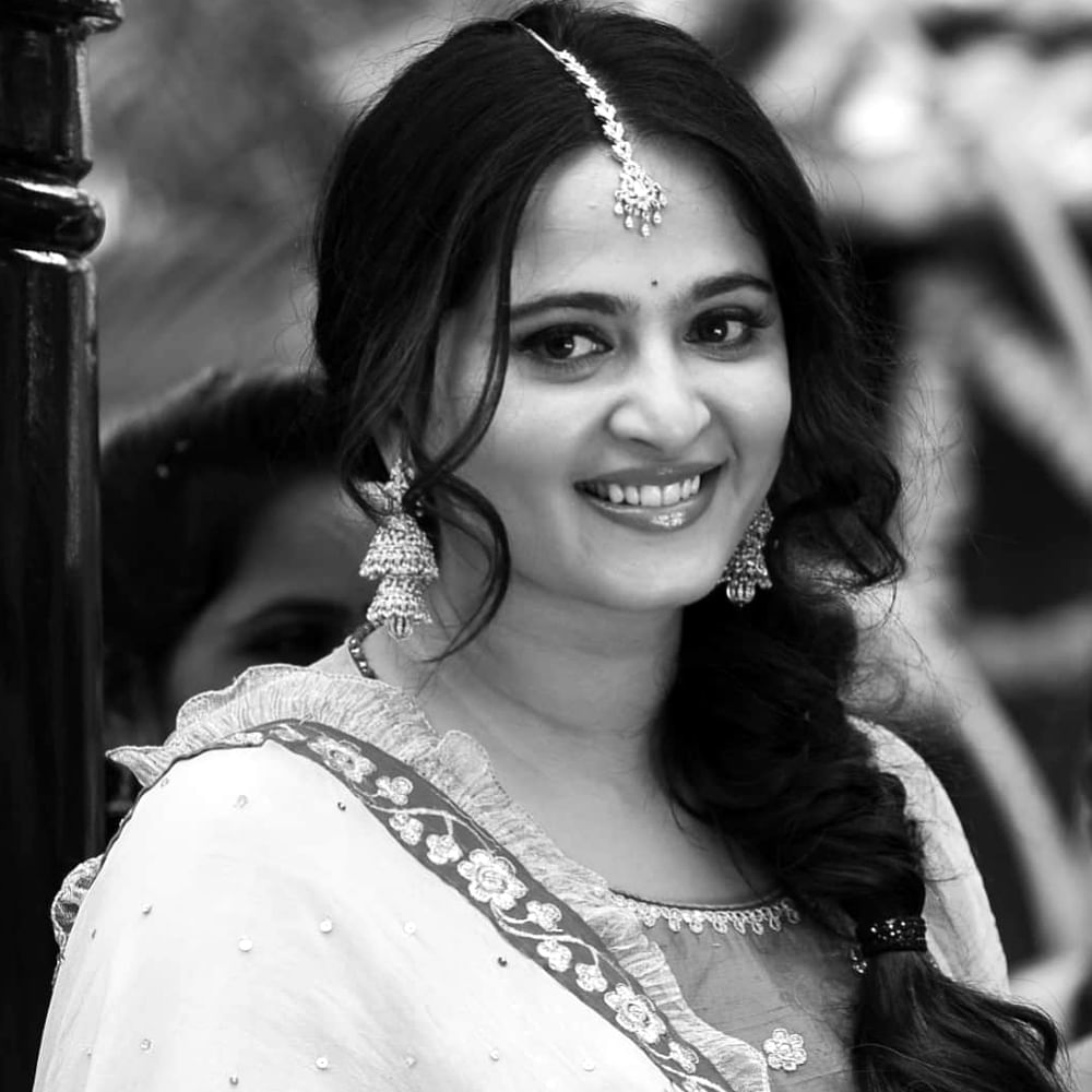 అందులో అనుష్క శెట్టి కూడా ఉంటారు. మూడు నాలుగేళ్లకోసారి కనిపిస్తున్నా కూడా జేజమ్మపై ఇంత కూడా ప్రేమ తగ్గట్లేదు ఫ్యాన్స్లో. అదంతా ఓకే కానీ.. అనుష్క నెక్ట్స్ సినిమాపై కన్ఫ్యూజన్ మాత్రం కంటిన్యూ అవుతూనే ఉంది.