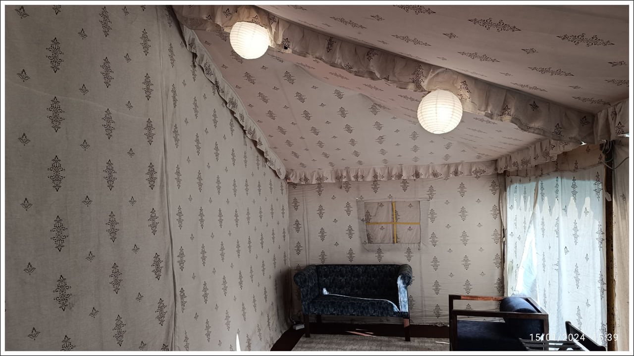 14 ఏళ్ల అరణ్యవాసం ముగించుకుని తిరిగి అయోధ్యకు చేరుకున్న తర్వాత శ్రీరాముడు మర్చిపోకుండా నిషాద్‌రాజ్‌ గుహను కలిశారు. అంతేకాదు, తన పట్టాభిషేకానికి కూడా ఆహ్వానించారు. శ్రీరాముడికి ఆశ్రయమిచ్చిన నిషాద్‌రాజ్ పేరిట టెంట్ సిటీని నిర్మించి ఆ శ్రీరాముడి విగ్రహ ప్రాణప్రతిష్ఠకు విచ్చేసే అతిథులకు ఆతిథ్యమివ్వాలని యూపీ సర్కారు భావిస్తోంది.