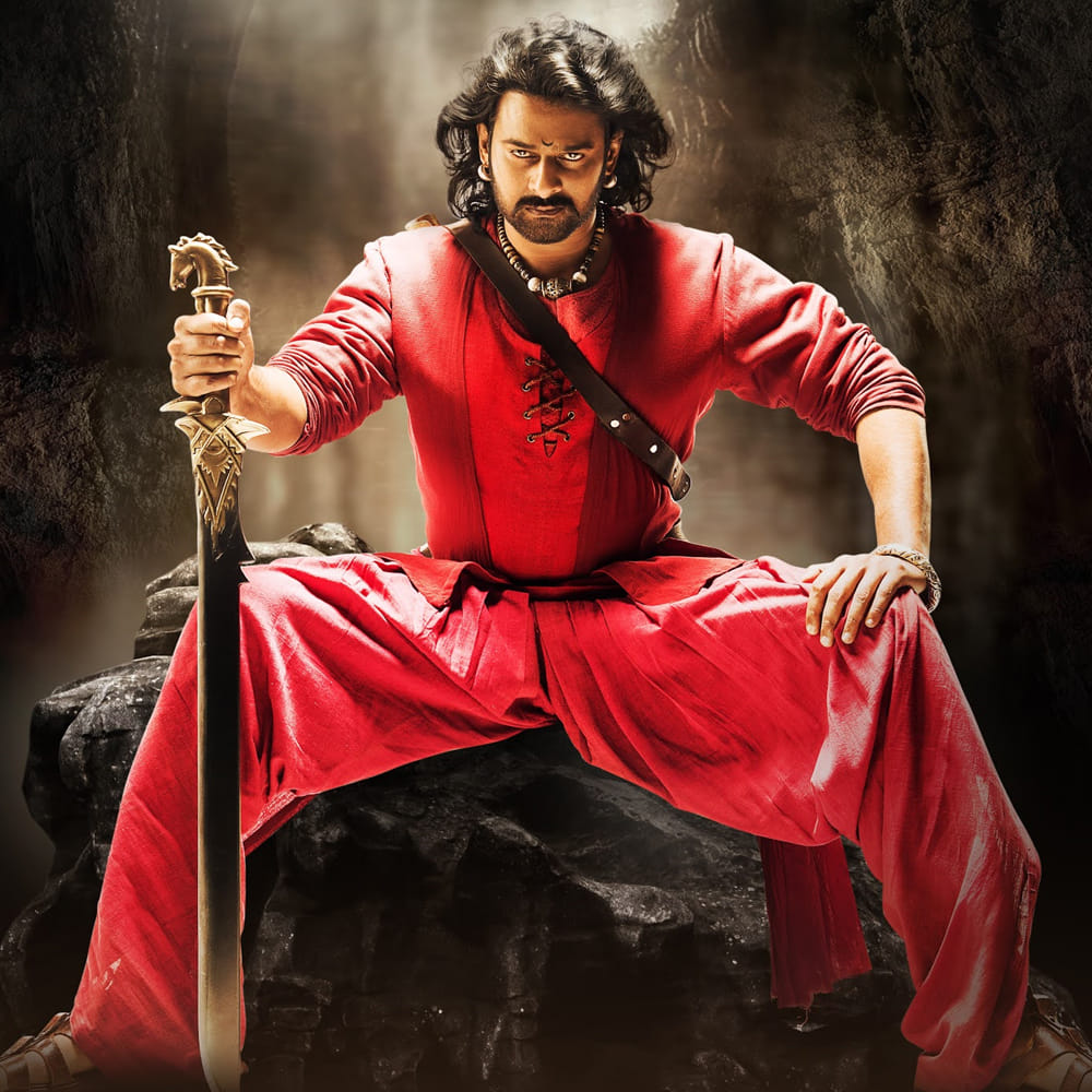 బాహుబలి సినిమా ఫస్ట్ పార్ట్ విడుదలైనప్పుడు అందరి మనస్సుల్లోనూ ఒకటే ప్రశ్న... బాహుబలిని కట్టప్ప ఎందుకు చంపాడు? బాహుబలి సెకండ్‌ పార్టుని ప్రజల్లోకి తీసుకెళ్లిన మెయిన్‌ కాన్సెప్ట్ ఇదే. ఇప్పుడు సలార్‌2 కోసం ఇలాంటి క్యూరియాసిటీని జనాల్లో క్రియేట్‌ చేయడానికి రాజమౌళిని ఫాలో అయ్యారు ప్రశాంత్‌ నీల్‌. 