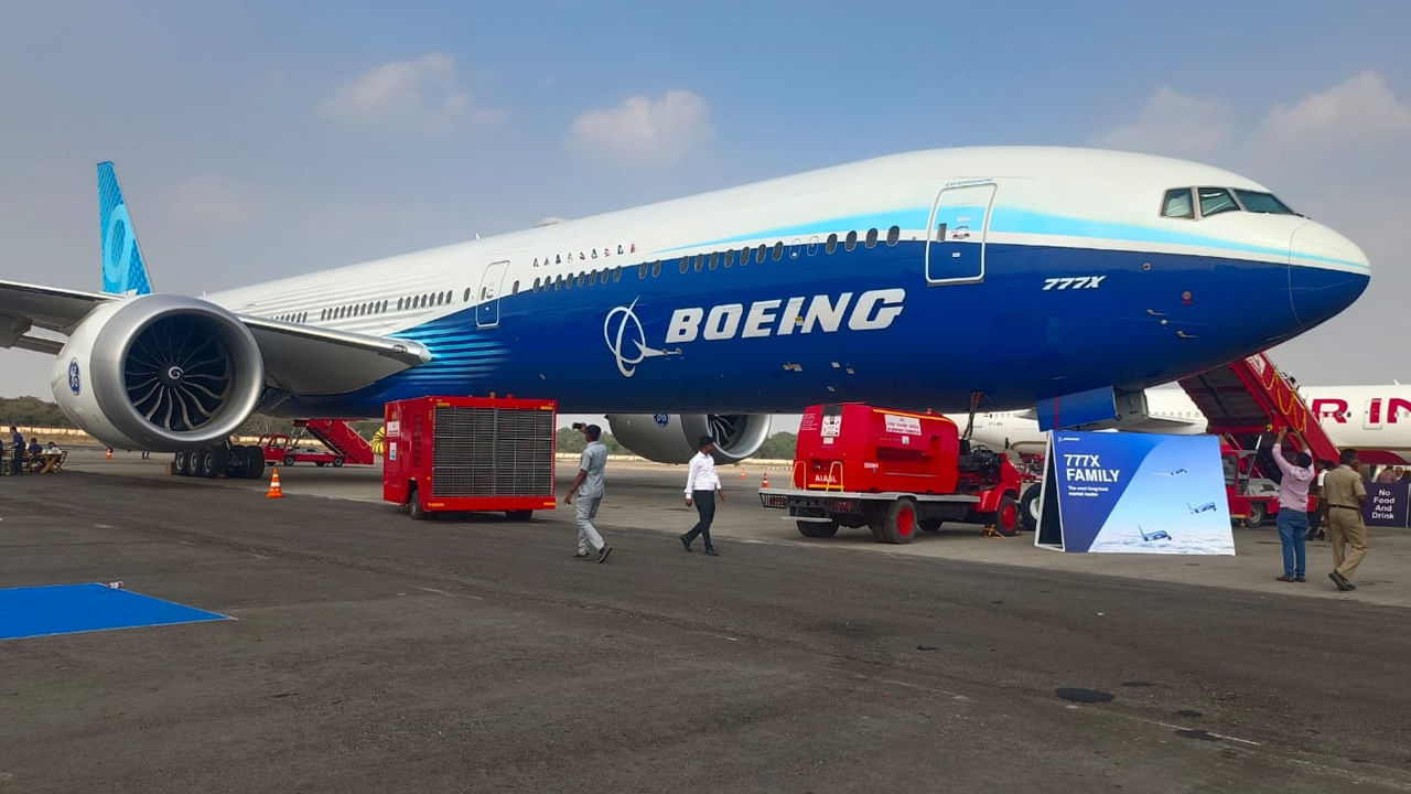 అంతర్జాతీయ విమానాల ప్రదర్శనకు హైదరాబాద్ మరోసారి వేదికైంది. ఆసియాలోనే అతిపెద్ద పౌర విమానయాన ప్రదర్శనా కార్యక్రమం వింగ్స్ ఇండియా 2024 బేగంపేట విమానాశ్రయంలో గురువారం ప్రారంభమైంది. మినిస్ట్రీ ఆఫ్ సివిల్ ఏవియేషన్ (MOCA) మరియు ఫెడరేషన్ ఆఫ్ ఇండియన్ ఛాంబర్స్ ఆఫ్ కామర్స్ & ఇండియన్ ఇండస్ట్రీ (FICCI) ఆధ్వర్యంలో వింగ్స్ ఇండియా ప్రదర్శన నిర్వహిస్తున్నారు. ఈ కార్యక్రమానికి దేశ విదేశాలకు చెందిన ప్రతినిధులు హాజరయ్యారు. 