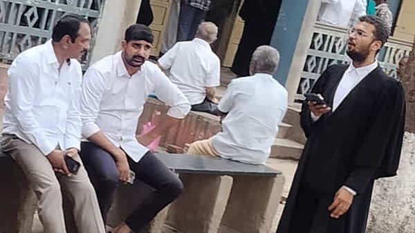 Telangana: వదిలిపెట్టనంటున్న కాంగ్రెస్ ఎంపీ.. మధురై కోర్టుకు హాజరైన బీఆర్ఎస్ ఎమ్మెల్యేలు.. కారణం ఇదే..