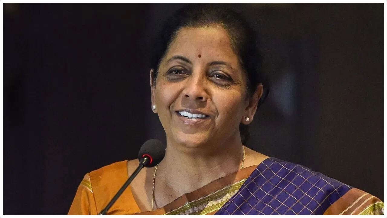 ఫిబ్రవరి 1న సాధారణ ఎన్నికలకు ముందు ఆర్థిక మంత్రి నిర్మలా సీతారామన్ మధ్యంతర బడ్జెట్ను సమర్పించనున్నారు. మధ్యంతర బడ్జెట్లో ఆదాయపు పన్ను మినహాయింపు పరిమితుల పెంపు, మహిళా పారిశ్రామికవేత్తలకు మద్దతు, దీర్ఘకాలిక పన్ను విధానం, వినియోగం, పొదుపును ప్రోత్సహించడం వంటి అంశాలు ఉంటాయని నిపుణులు భావిస్తున్నారు.