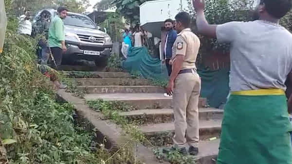 Google Maps: వామ్మో.. గూగుల్ మాప్స్ చూస్తూ వెళ్లారు.. చివరకు, కారు ఎక్కడికి వెళ్లిందో తెలుసా..