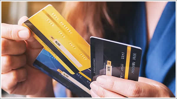 Credit Card: ఈ క్రెడిట్ కార్డులపై బంపర్ ఆఫర్.. రెస్టారెంట్లో బిల్పై క్యాష్ బ్యాక్.. ఎయిర్పోర్టు లాంజ్లో ఉచిత యాక్సెస్