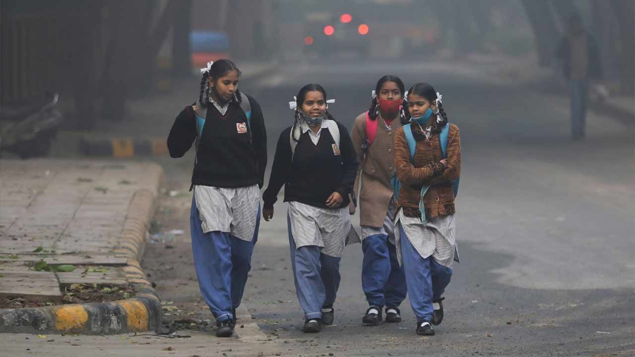 Delhi Schools Reopen: రేపట్నుంచి మోగనున్న బడిగంటలు.. ఉదయం 9 గంటల నుంచి తరగతులు ప్రారంభం