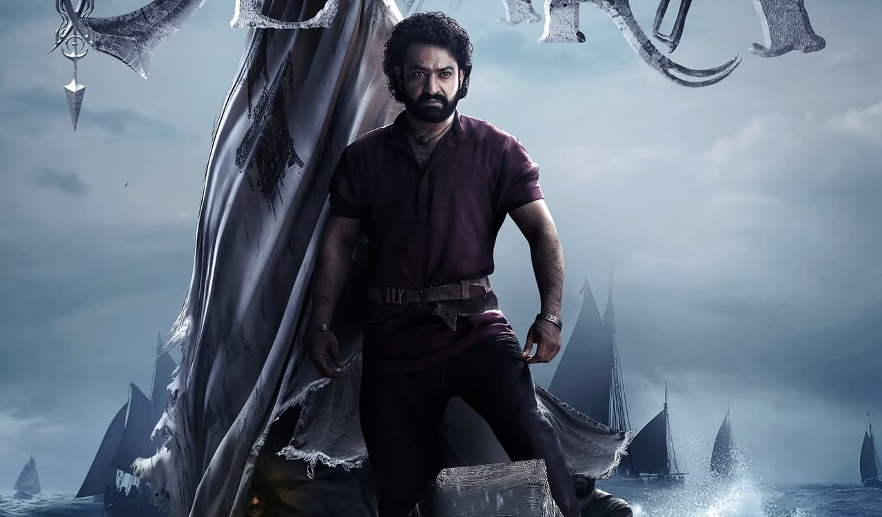 నందమూరి కల్యాణ్‌ రామ్‌ నిర్మాతగా వ్యవహరిస్తున్న సినిమా దేవర. తారక్‌, జాన్వీ కపూర్‌ జంటగా నటిస్తున్న ఈ సినిమా ఫస్ట్ పార్ట్ వచ్చే ఏడాది ఏప్రిల్‌లో విడుదలవుతుంది. ఆ తర్వాత కొంత గ్యాప్‌ ఇచ్చి సీక్వెల్‌ పనులు మొదలుపెడతారు కొరటాల శివ.