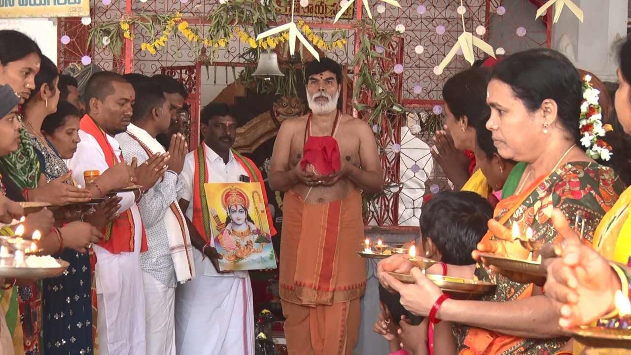 Ayodhya Rama Mandir: ఇంటింటికీ అయోధ్య రాముడి పవిత్ర అక్షింతలు.. ఘన స్వాగతం పలుకుతున్న భక్తులు...