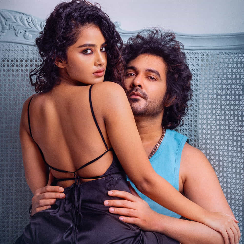 సిద్ధూ జొన్నలగడ్డతో జోడీ అన్నపుడే కచ్చితంగా అనుపమ నెక్ట్స్ లెవల్లో రెచ్చిపోతారని ఊహించారు కానీ మరీ ఇంతగా ఊపేస్తుందని మాత్రం ఊహించలేదు. కేవలం అనుపమ అందాలతోనే టిల్లు స్క్వేర్ ఓపెనింగ్స్ అదిరిపోయేలా కనిపిస్తున్నాయి.