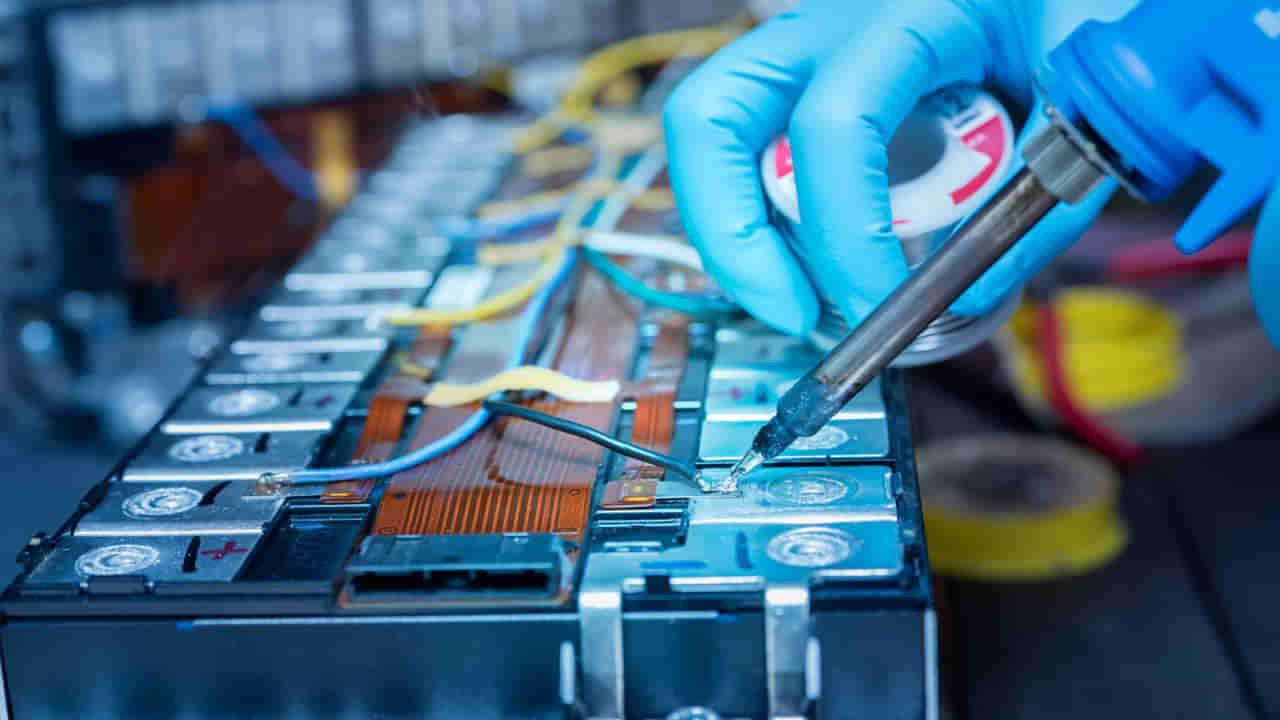 EV Battery: 5 నిమిషాల్లోనే ఫుల్‌ ఛార్జ్‌, ఏకంగా 482 కిలోమీటర్ల రేంజ్‌..