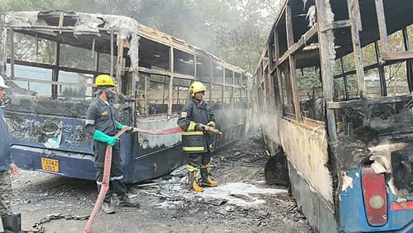 Fire Accident: దిల్సుఖ్నగర్లో అగ్ని ప్రమాదం.. పూర్తిగా దగ్ధమైన రెండు బస్సులు..