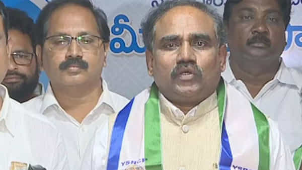వైసీపీలో చేరిన మాజీ మంత్రి.. పొత్తులో ఎవరు వచ్చినా వైసీపీ గెలుపును ఆపలేరని వ్యాఖ్య..