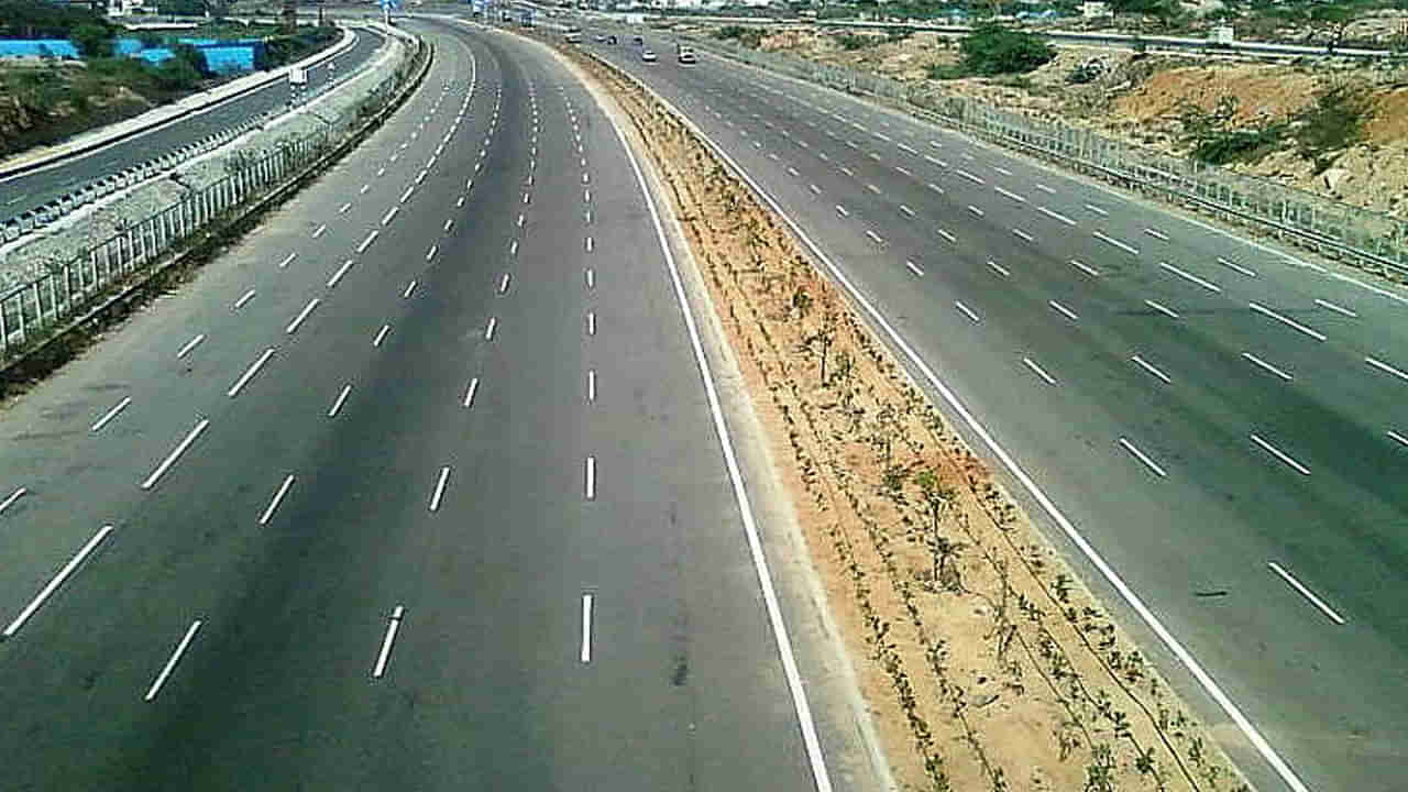 Gajwel Ring Road: పెండింగ్‎లో గజ్వేల్ రింగ్ రోడ్డు పనులు.. ట్రాఫిక్‎కు తీవ్ర అంతరాయం..