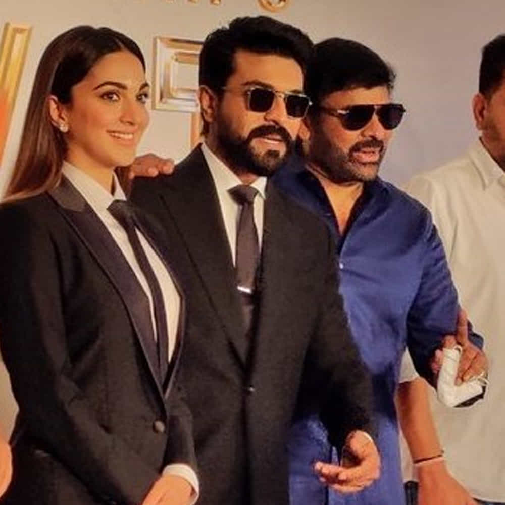 ట్రిపుల్ ఆర్ తర్వాత వచ్చిన ఇమేజ్ను క్యాష్ చేసుకోవడంలో రామ్ చరణ్ కాస్త వెనక బడ్డారంటూ ఫ్యాన్స్ ఫీల్ అవుతున్నారు. రాజమౌళి సినిమా వచ్చిన ఏడాదిలోపే కనీసం మరో సినిమా వచ్చుంటే బాగుండేది. కానీ ఏం చేస్తాం శంకర్తో సినిమా అంటే అలాగే ఉంటుంది. గేమ్ ఛేంజర్ ఆలస్యమవుతుండటంతో చరణ్కు మళ్లీ లాంగ్ బ్రేక్ తప్పట్లేదు. ఈ విషయంలోనే దర్శకుడు శంకర్పై కోపంగా ఉన్నారు ఫ్యాన్స్.