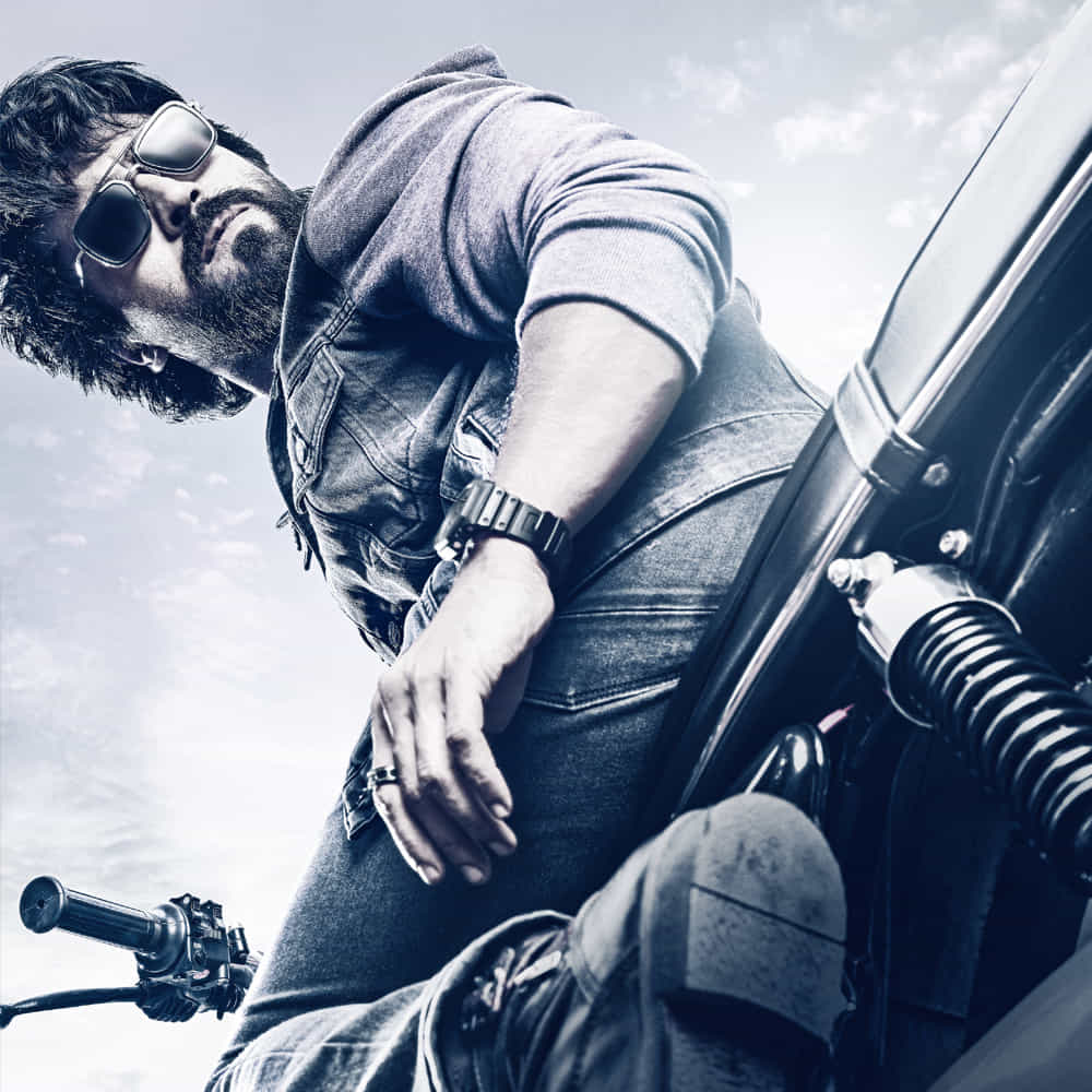 గేమ్ ఛేంజర్ అప్డేట్స్ చెప్పాలంటూ శంకర్ను అడుగుతుంటే.. అప్పుడప్పుడూ ఆయనే రంగంలోకి దిగి అభిమానులను కూల్ చేస్తున్నారు. ఇండియన్ 2పై ఫోకస్ చేస్తూ.. గేమ్ ఛేంజర్ను పట్టించుకోవట్లేదంటూ కొన్ని రోజులుగా శంకర్పై గుస్సా చూపిస్తున్నారు ఫ్యాన్స్. అయితే జనవరి 17 నుంచి గేమ్ ఛేంజర్ కొత్త షెడ్యూల్ మొదలు కానున్నట్లు తెలుస్తుంది.