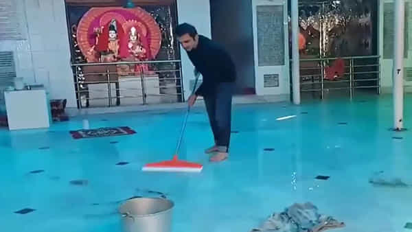 Gautam Gambhir: ప్రధాని మోడీ పిలుపు.. శివాలయాన్ని స్వచ్ఛందంగా శుభ్రం చేసిన గౌతమ్ గంభీర్.. వీడియో