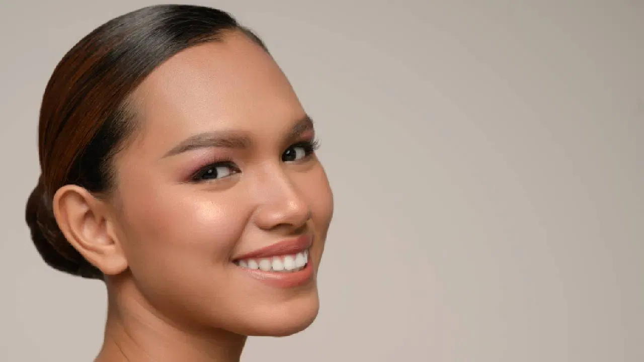 కానీ మీ ఆహారంలో మార్పులు చేసుకోవడం వల్ల, ఎక్సర్ సైజులు, యోగా వంటివి చేయడం వల్ల మీ శరీరంలో మార్పులు గమనించవచ్చు. అదే విధంగా కాస్త సమయం వ్యచ్చించి ఇంట్లోనే నేచురల్గా కొన్ని టిప్స్ పాటిస్తే.. మంచి ఫలితాలు ఉండటమే కాకుండా సైడ్ ఎఫెక్ట్స్ కూడా ఉండవు.