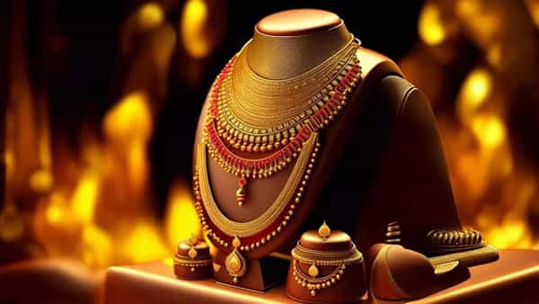 Gold Price Today: ఇప్పట్లో బంగారం కొనలేం.. పైపైకి ఎగబాకుతోన్న పుత్తడి! తులం గోల్డ్ ధర ఎంతుందంటే