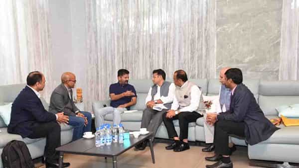 Google Group: సీఎం రేవంత్ రెడ్డితో గూగుల్ వైస్ ప్రెసిడెంట్ భేటీ.. కలసి పని చేయాలని నిర్ణయం!