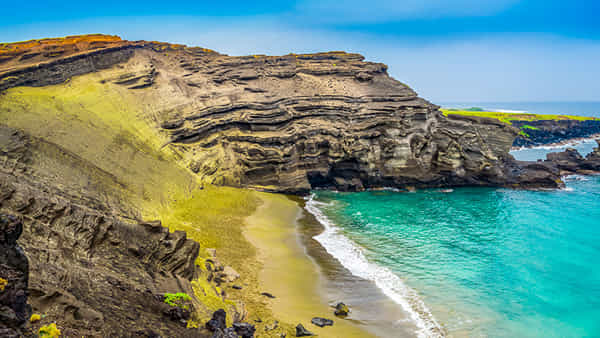 Coastal Wonder: ఆకుపచ్చ ఇసుక ఉన్న సముద్ర తీరం.. ప్రపంచంలో ఏకైక బీచ్.. రీజన్ ఏమిటంటే..