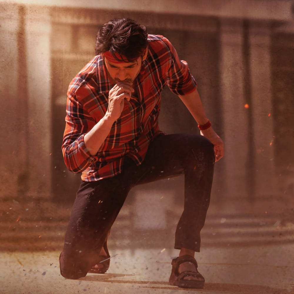 పోస్టర్స్‌తోనే బజ్ ఇలా ఉంటే.. అసలు సందడి మొదలైతే పరిస్థితి ఎలా ఉంటుందో చూసుకోవాలంటున్నారు మహేష్ ఫ్యాన్స్‌. త్వరలో ట్రైలర్ లాంచ్‌కు ప్లాన్ చేస్తున్న యూనిట్‌, సూపర్‌ స్టార్ మేనియాను పీక్స్‌కు తీసుకెళ్లే ప్రయత్నాల్లో ఉంది.