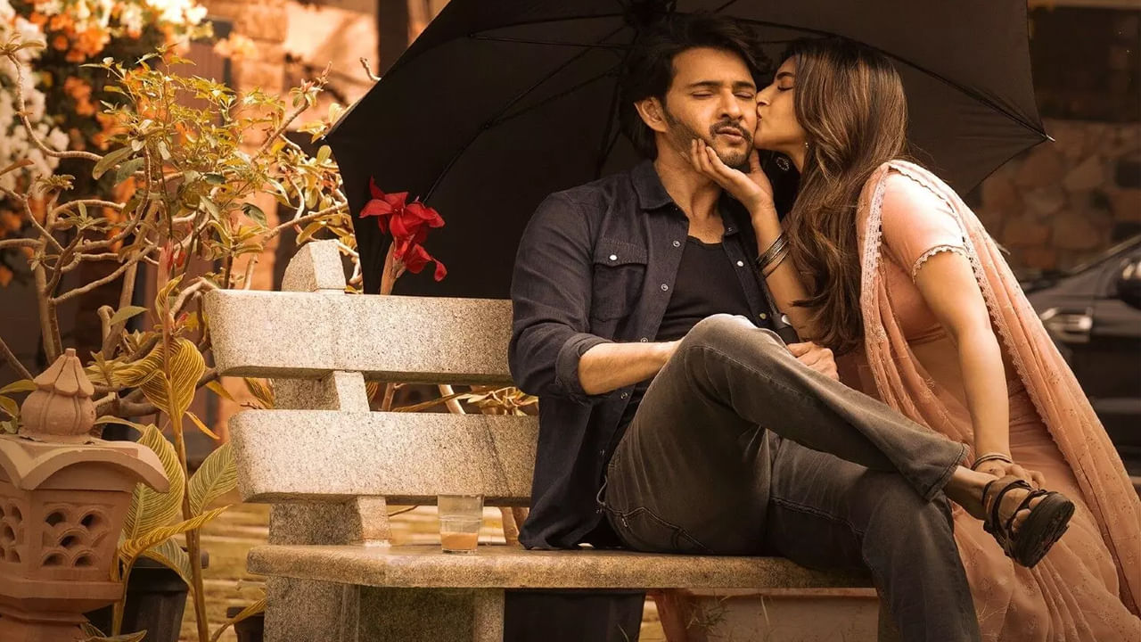 మహేష్ బాబు, త్రివిక్రమ్ కాంబినేషన్‌లో వచ్చిన గుంటూరు కారం సినిమా వారం రోజులు పూర్తి చేసుకుంది. ఈ సందర్భంగా చిత్ర నిర్మాత సూర్యదేవర నాగవంశీ ప్రెస్ మీట్ ఏర్పాటు చేసారు. తన సినిమాకు రివ్యూస్‌తో పని లేకుండా అద్భుతమైన వసూళ్లు వస్తున్నాయని తెలిపారు వంశీ. ఫ్యామిలీ సినిమా అని ప్రమోట్ చేసుకోలేకపోవడం వల్లే కాస్త మిక్స్డ్ రివ్యూస్ వచ్చాయన్నారు నాగవంశీ.