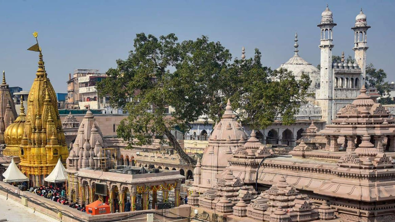 Gyanvapi Case: జ్ఞానవాపి కేసులో చారిత్రాత్మక తీర్పు వెలువరించిన వారణాసి కోర్టు..