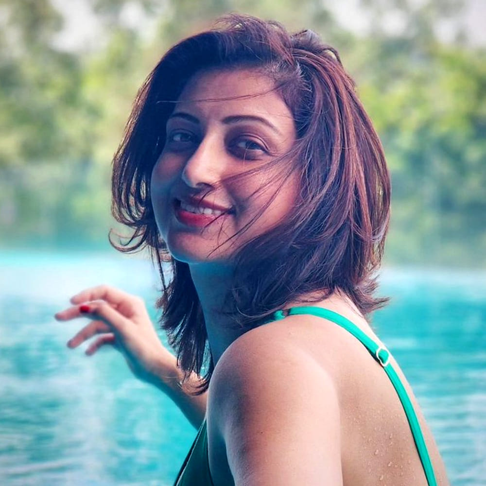 2014లో గుణశేఖర్ దర్శకత్వంలో వచ్చిన చారిత్రక సినిమా రుద్రమదేవి సినిమాలో మదనిక పాత్రలో కనిపించింది ఈ అమ్మడు.