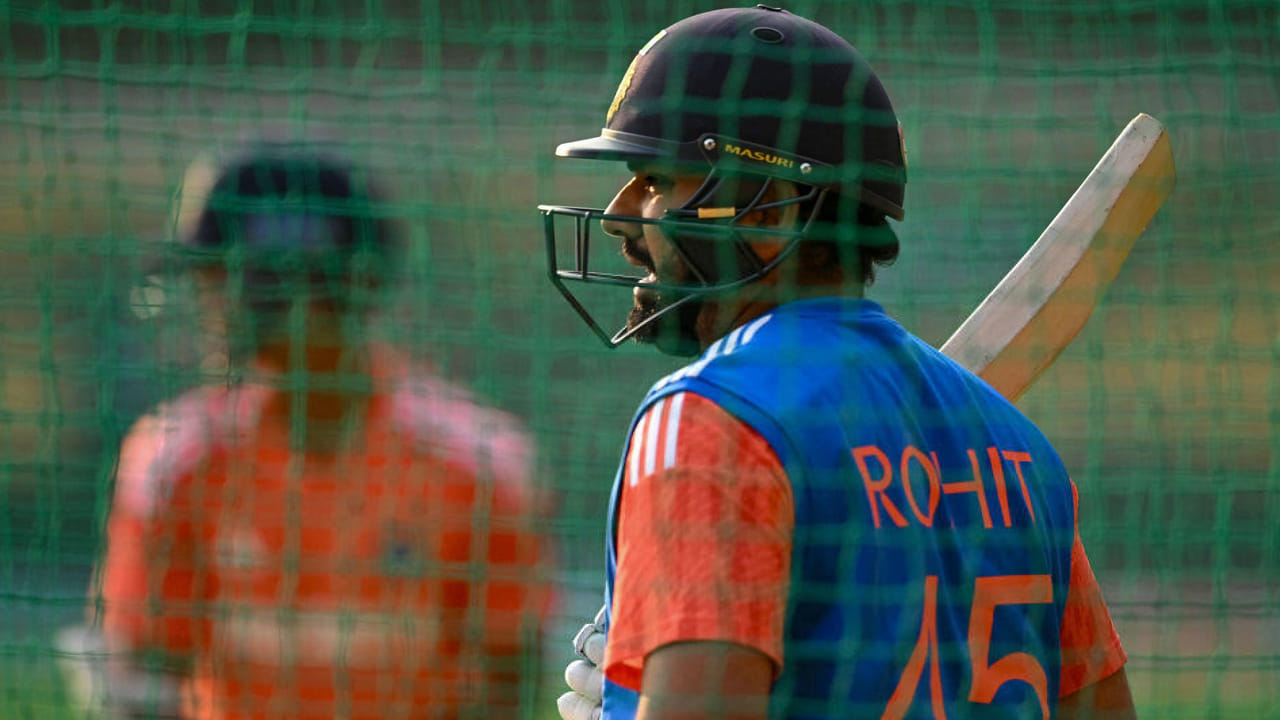 టీ20 క్రికెట్‌లో 53 మ్యాచ్‌ల్లో టీమిండియాకు నాయకత్వం వహించిన రోహిత్ శర్మ మొత్తం 41 మ్యాచ్‌ల్లో విజయం సాధించాడు. ఇప్పుడు బెంగుళూరు వేదికగా జరిగే మ్యాచ్‌లో గెలిస్తే భారత్ టీ20 జట్టుకు సక్సెస్ ఫుల్ కెప్టెన్ అవుతాడు.