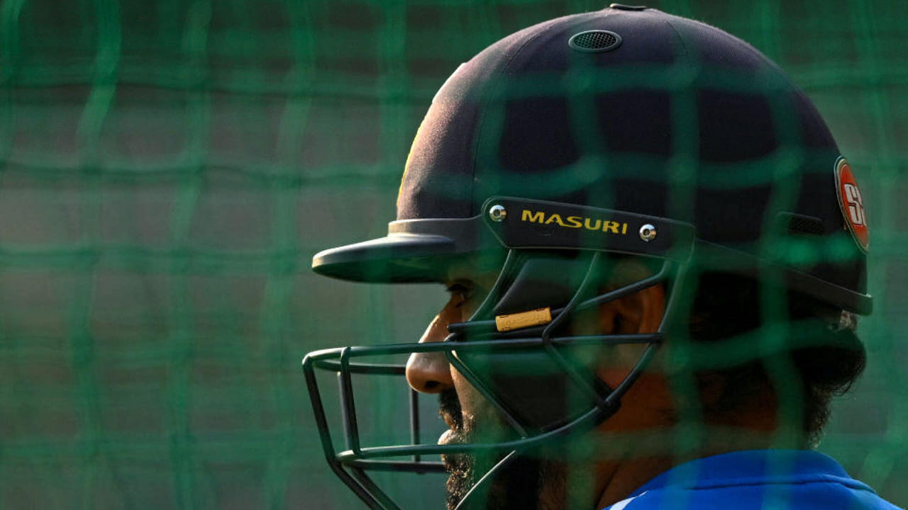 అయితే, ఇండోర్‌లో ఆఫ్ఘనిస్థాన్‌తో జరిగిన 2వ టీ20 మ్యాచ్‌లో ధోనీ 41 విజయాల రికార్డును రోహిత్ శర్మ సమం చేశాడు. ఇప్పుడు ఈ రికార్డును రోహిత్ శర్మ బద్దలు కొట్టే అవకాశం ఉంది.