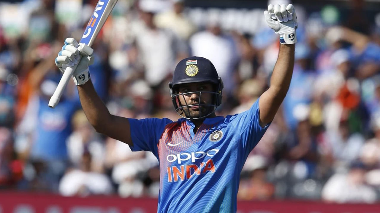 అలాగే, టీ20 క్రికెట్‌కు విజయవంతమైన కెప్టెన్లుగా ఉన్న ఇయాన్ మోర్గాన్ (ఇంగ్లాండ్), బాబర్ ఆజం (పాకిస్థాన్), అస్గర్ ఆఫ్ఘన్ (ఆఫ్ఘనిస్థాన్) రికార్డులను సమం చేస్తాడు. ఈ ముగ్గురి సారథ్యంలో ఆయా జట్లు 42 మ్యాచ్‌ల్లో విజయం సాధించాయి. ఇప్పుడు ఈ ప్రపంచ రికార్డును రోహిత్ శర్మ సమం చేసే అవకాశం ఉంది.