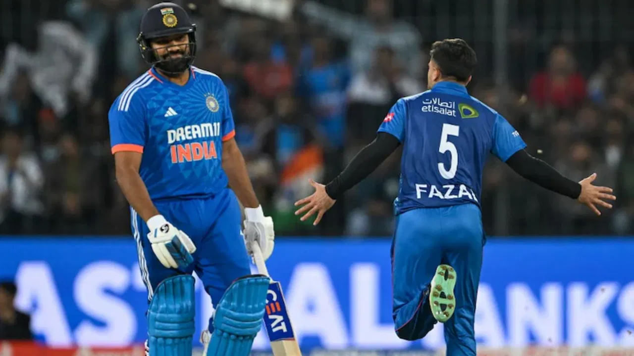 దీంతో పాటు టీ20 ఇంటర్నేషనల్‌లో కెప్టెన్‌గా అత్యధిక డకౌట్లు అయిన తొలి ఆటగాడిగా రోహిత్ శర్మ నిలిచాడు. రోహిత్ ఇప్పటివరకు కెప్టెన్‌గా 6 సార్లు డకౌట్లు అయ్యాడు.