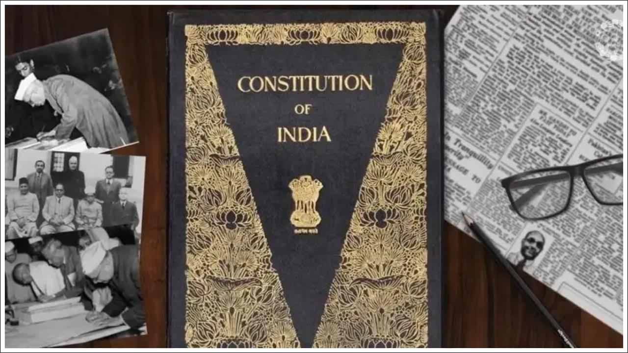 మన రాజ్యాంగం అసలు ప్రతులు రెండు మాత్రమే ఉన్నాయి. హిందీలో ఒక ప్రతి, ఇంగ్లీష్ లో ఒక ప్రతి ఉన్నాయి. ఆ ప్రతులు పాడవకుండా ఉండేందుకు హీలియం వాయువు నింపిన బ్రీఫ్‌కేసులలో పార్లమెంట్ భవనంలో భద్రపరిచారు. వాటి నకలును ఫోటో కాపీలు మాత్రమే మనకు అందుబాటులో ఉంటాయి.