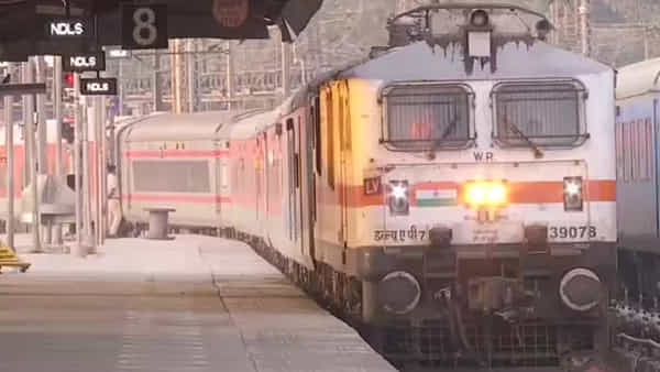 Hyderabad Trains: ప్రయాణీకులకు అలెర్ట్.. హైదరాబాద్ నుంచి బయలుదేరే ఆ రైలు రద్దు.. వాటి టైమింగ్స్లో మార్పులు