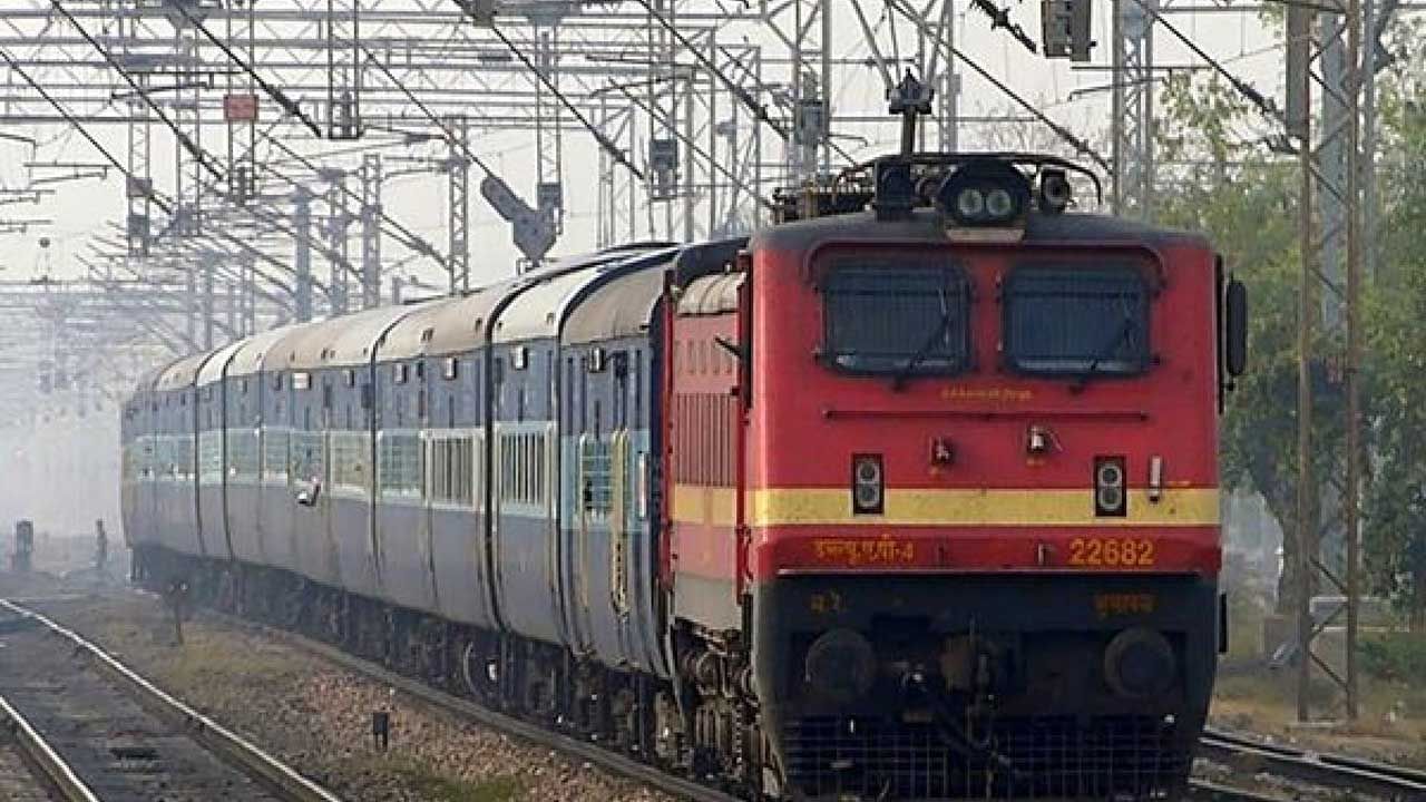 Sankranti Special Trains తెలుగు రాష్ట్రాల్లో రైల్వే ప్రయాణీకులకు