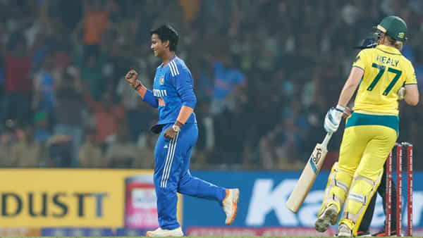 INDW vs AUSW: 100 వికెట్లు, 1000 పరుగులు.. తొలి మహిళా క్రికెటర్గా దీప్తిశర్మ సరికొత్త రికార్డ్..