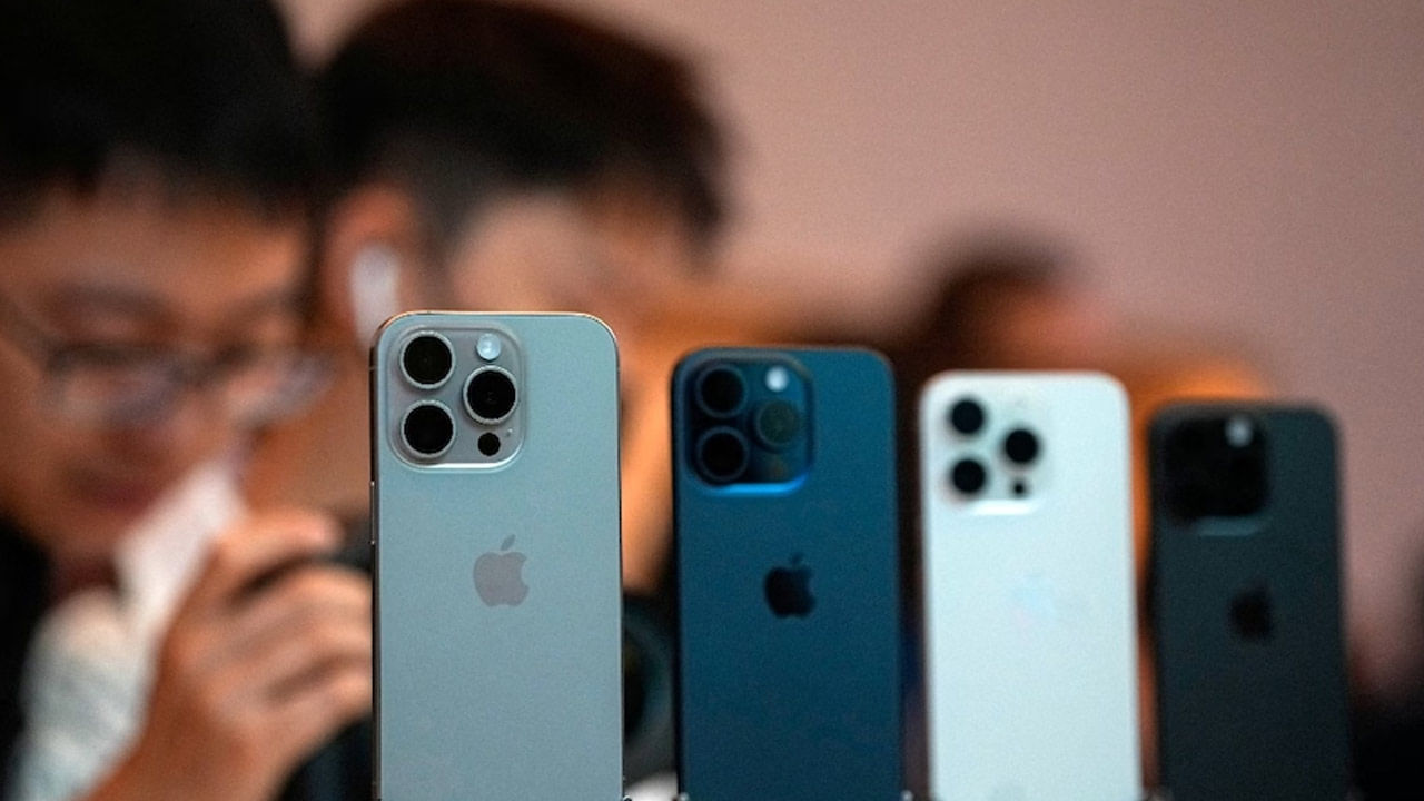 అచ్చంగా ఇలాంటి ఆలోచనలో నుంచే యాపిల్‌ కొత్త ప్రైవసీ ఫీచర్‌ను పరిచయం చేసింది. ఇందులో భాగంగానే 'స్టోలెన్ డివైజ్‌ ప్రొటెక్షన్‌' అనే ఫీచర్‌ను తీసుకొచ్చింది. ఐఫోన్‌తో పాటు ఐప్యాడ్‌ల్లోనూ ఈ ఫీచర్‌ అందుబాటులోకి చ్చింది. 