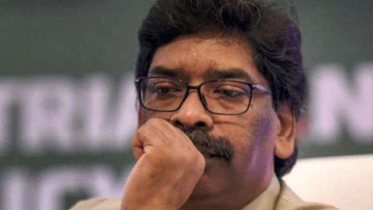 అజ్ఙాతం వీడిన ముఖ్యమంత్రి.. ఉన్నపళంగా ఎమ్మెల్యేలతో భేటి.. అసలు విషయం ఇదేనా..?