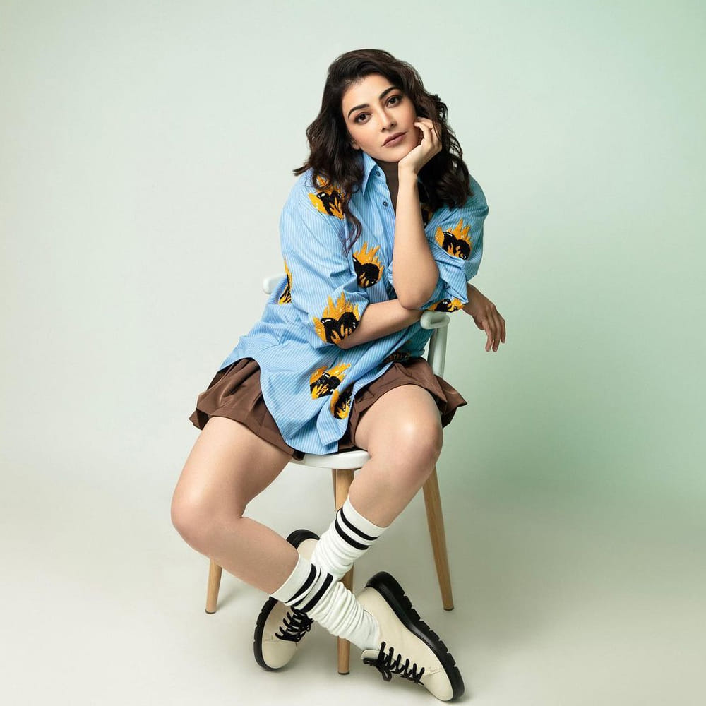 ఇప్పటి వరకు లేడీ ఓరియెంటెడ్ సినిమాలు చందమామకు పెద్దగా కలిసిరాలేదు. అయినా కూడా కథపై నమ్మకంతో ఇప్పుడు సత్యభామ అనే సినిమా చేస్తుంది ఈ బ్యూటీ. ఇందులో ఆమె పోలీస్ ఆఫీసర్‌గా నటిస్తుంది. కాజల్‌కు జోడీగా నవీన్ చంద్ర నటిస్తున్నాడు.