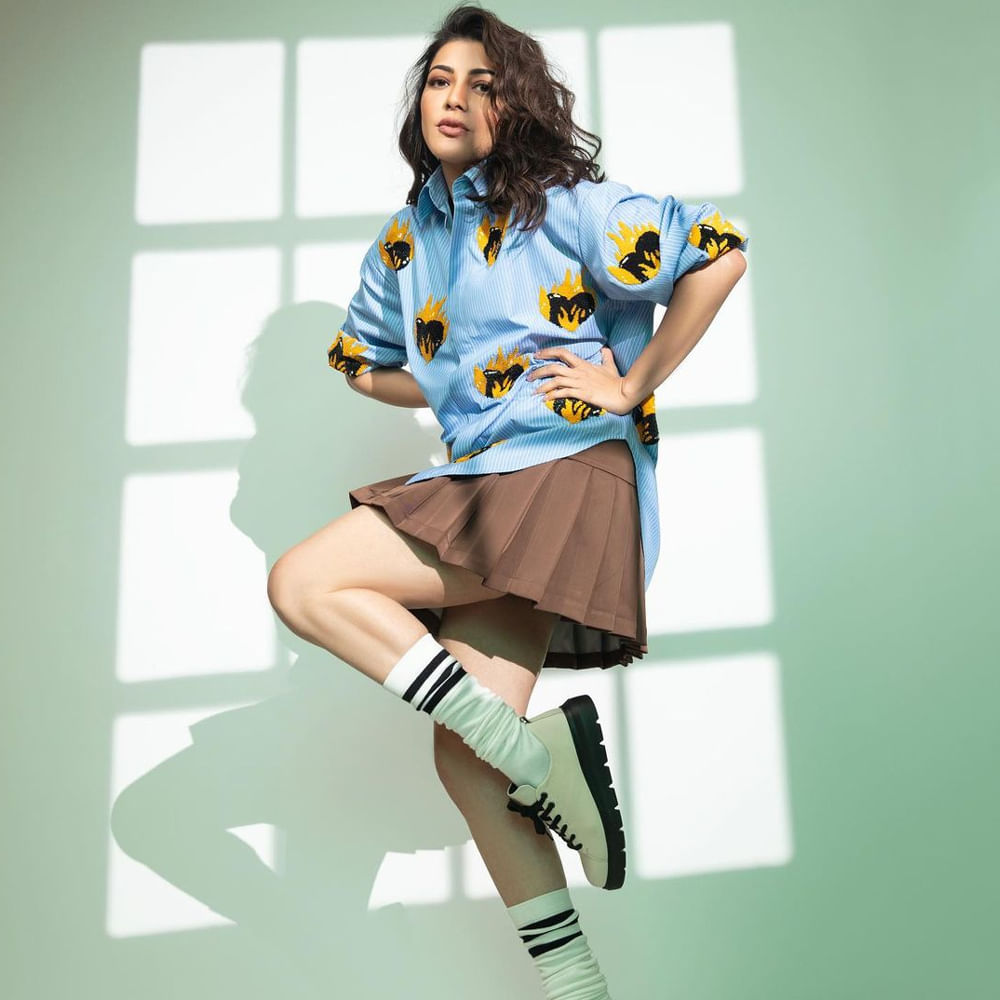 ఇదిలా ఉంటే బడ్జెట్ విషయానికి వచ్చేసరికి కాస్త ఓవర్ అవుతుందనే వార్తలు వినిపిస్తున్నాయి. ముందు అనుకున్న దానికంటే బాగానే అవుతుందని.. అయినా కూడా కాజల్ స్టార్ డమ్ సినిమాను కాపాడుతుందని నమ్ముతున్నారు దర్శక నిర్మాతలు.